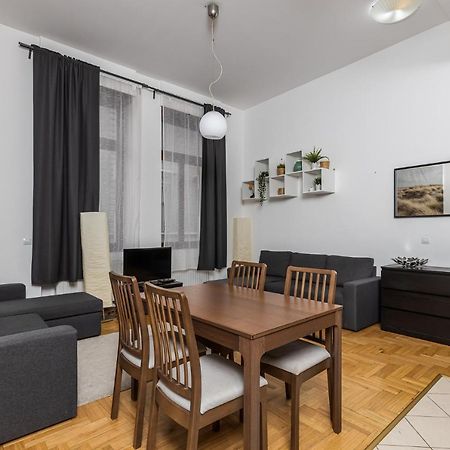 Cosy 1 Bedroom Apartment In Gozsdu Court Budapeste Exterior foto