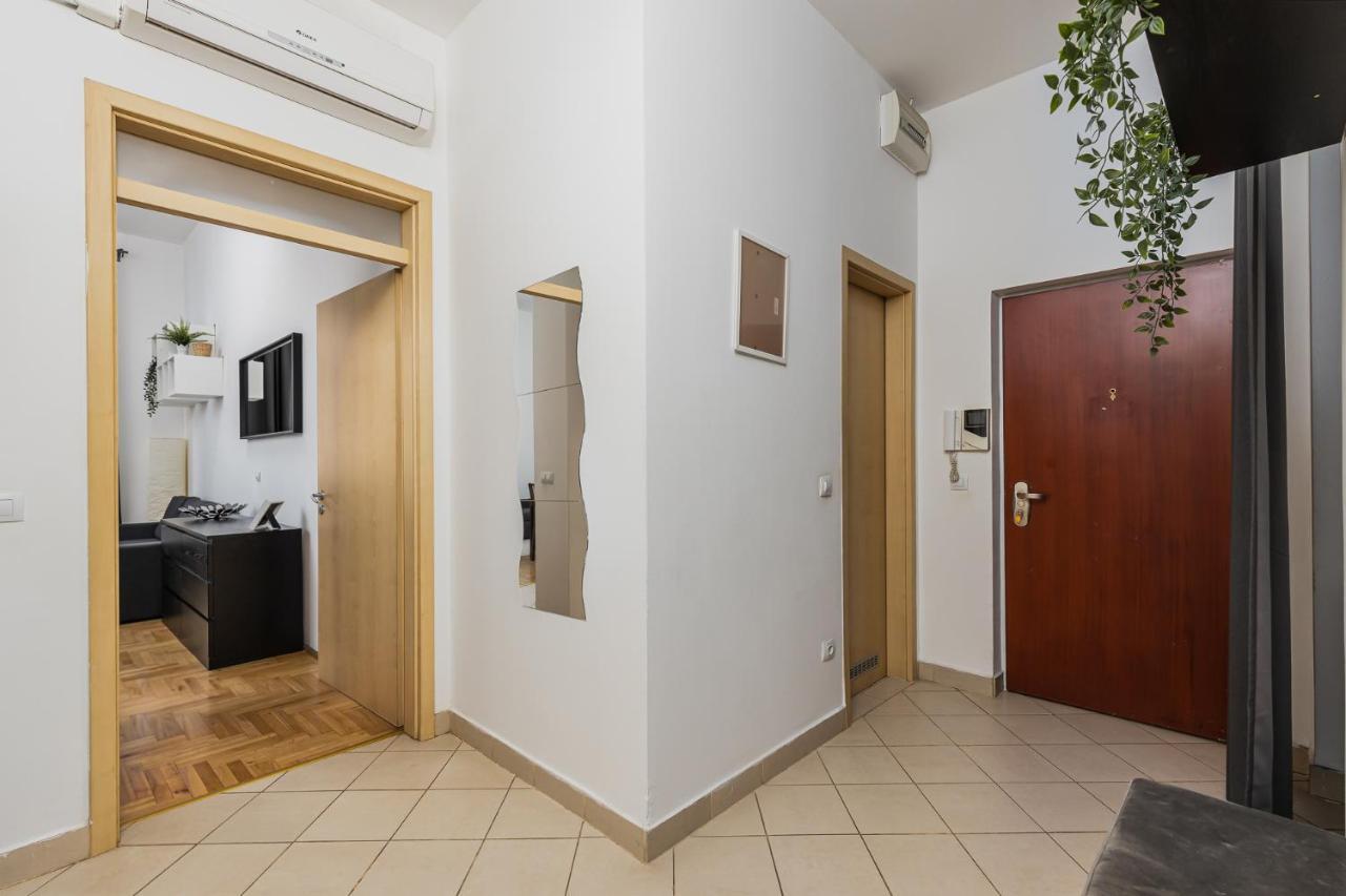 Cosy 1 Bedroom Apartment In Gozsdu Court Budapeste Exterior foto